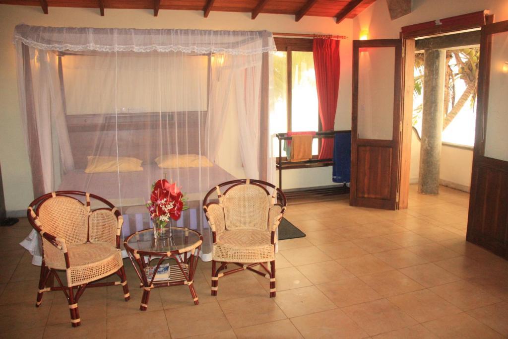 Time N Tide Beach Resort Hikkaduwa Room photo